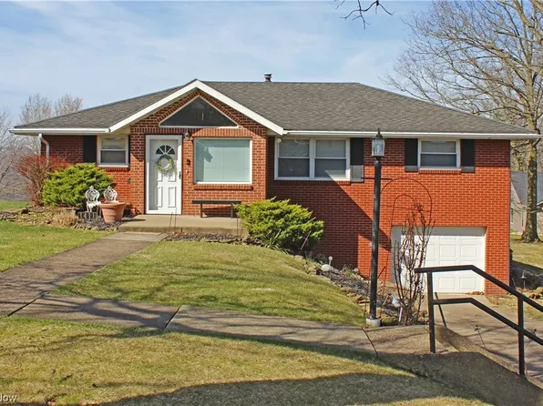 1411 Overlook Dr, Weirton, WV 26062