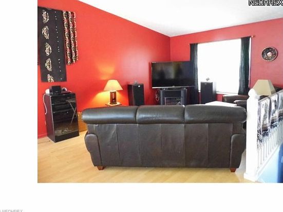 4th image of 2468 Talbot St