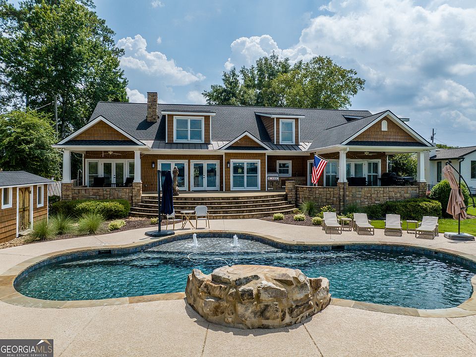 1st image of 245 Lakeshore Cir