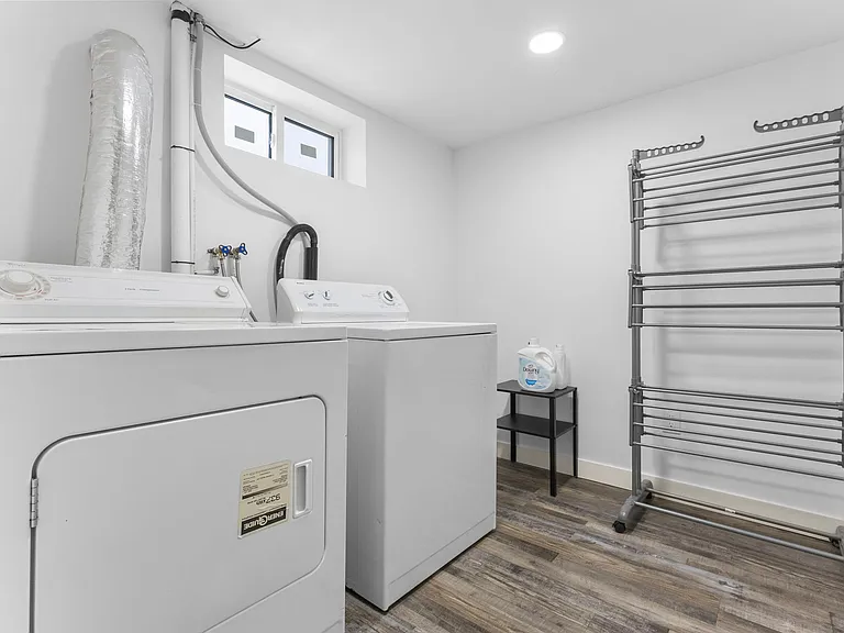 639 Brock St #639 — Photo 32