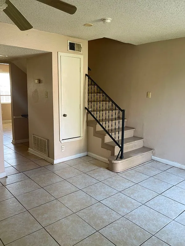 2 bed, 1.5 bath, 1120 sqft, $1,300 — Photo 2