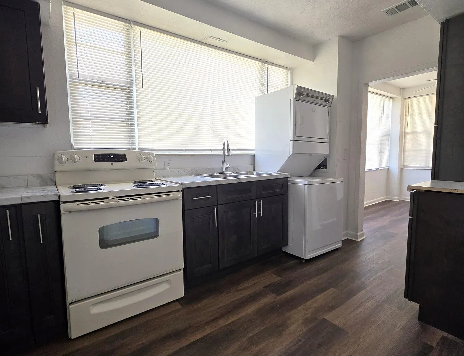 2 bed, 1.0 bath, 1287 sqft, $1,800 — Photo 1