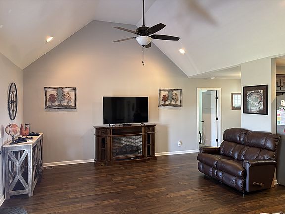 4th image of 474 Richland Farms Dr