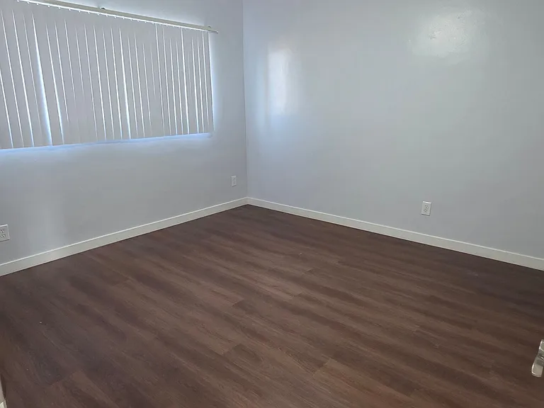 1033 W 253rd St #5 — Photo 13