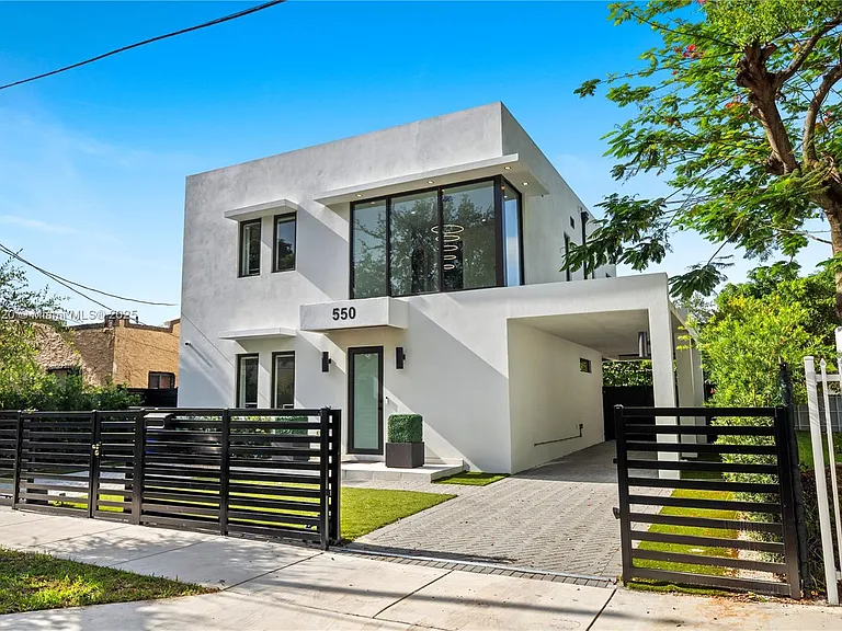 550 NW 42nd St — Photo 57