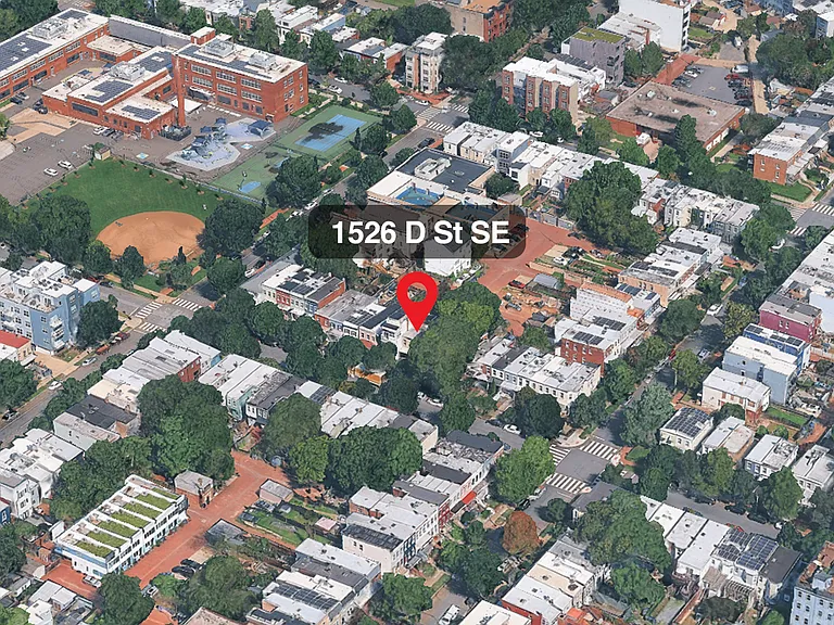 1526 D St SE #1 — Photo 34