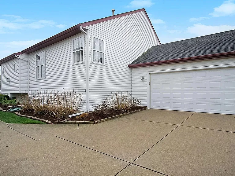 611 Brookstone St — Photo 28