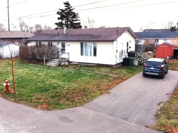122 McNeill St, Summerside, PE C1N 4Y4
