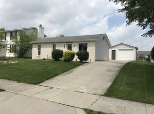 835 Larch Ln, Fort Wayne, IN
