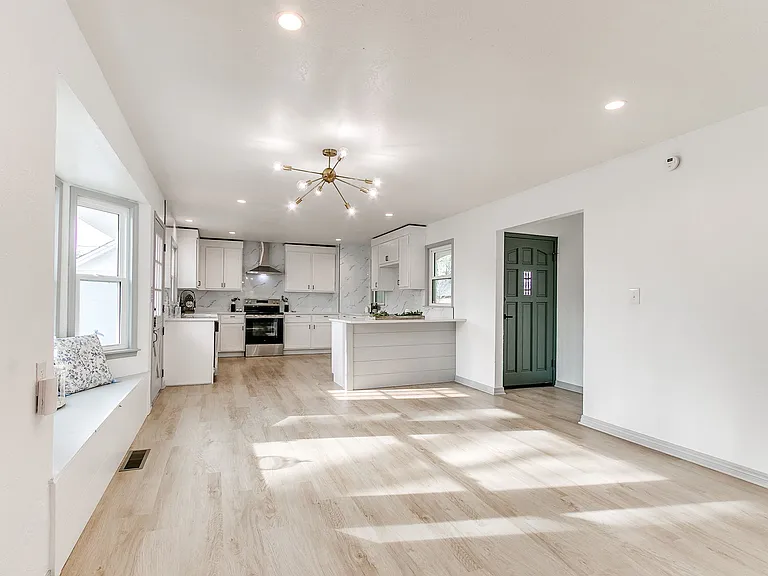 1805 N Philadelphia Ave — Photo 3