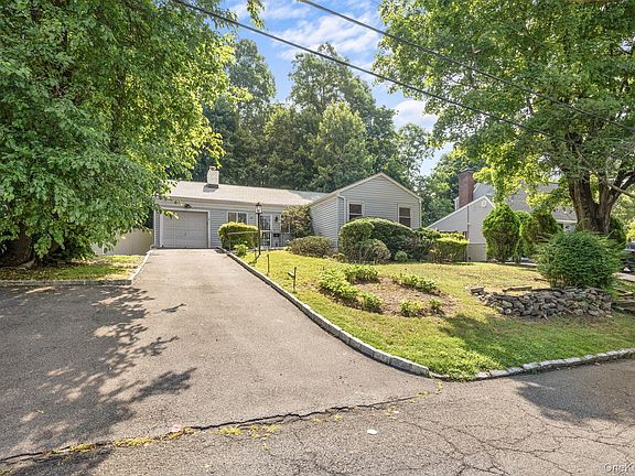 3rd image of 105 Hilltop Road