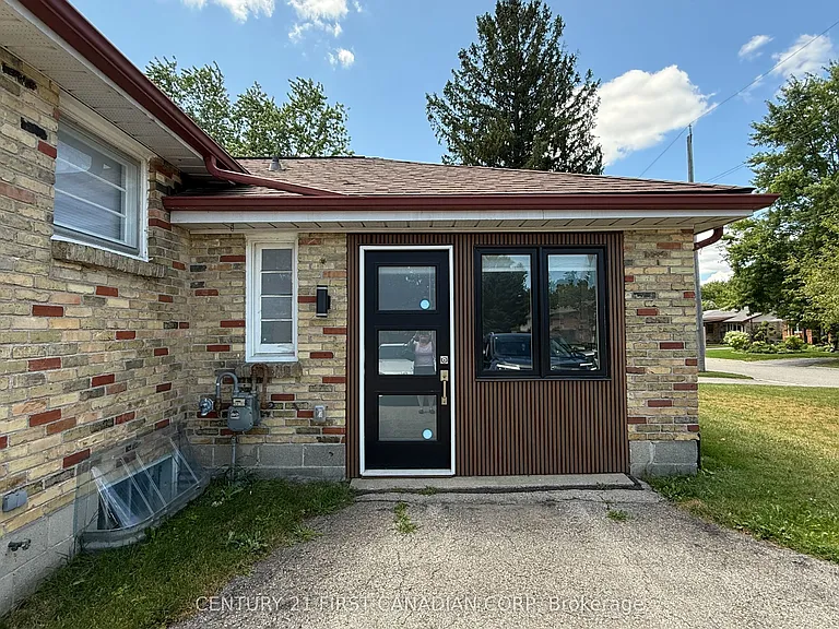 1473 Adelaide St N #2 — Photo 1