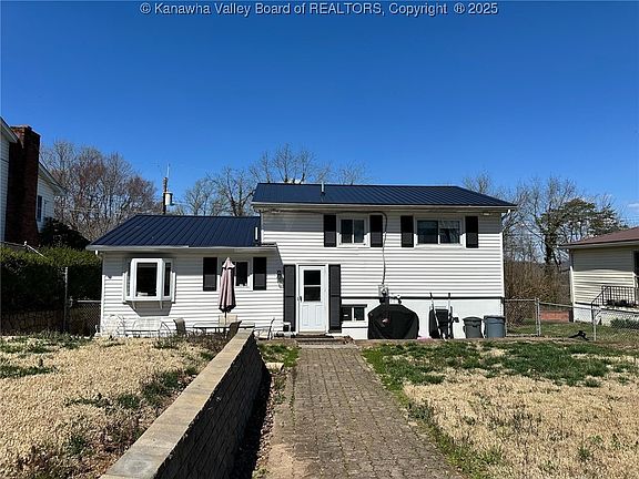 3rd image of 4807 Hickory St