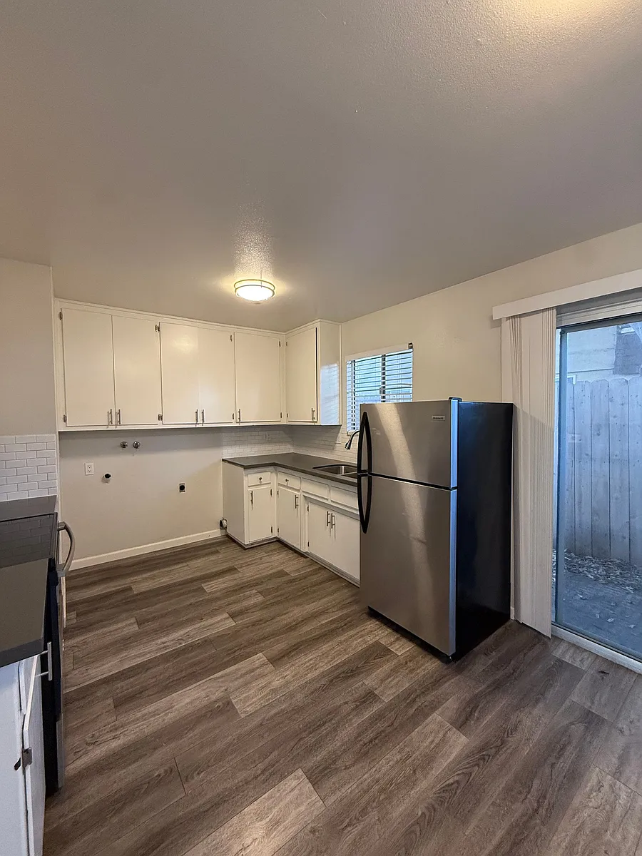 Building Photo - 1733 Ramona Ave #2