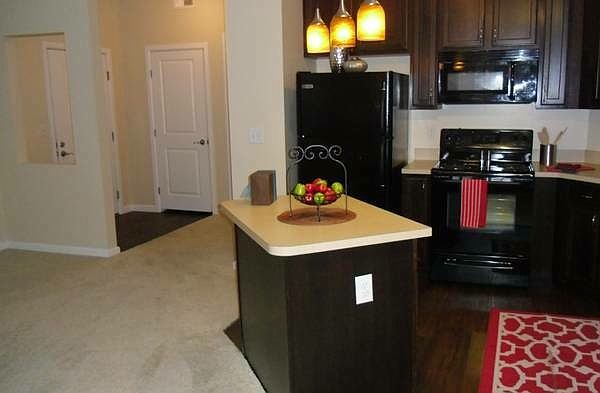 1st image of 727 Worthington Woods Blvd Ste 106