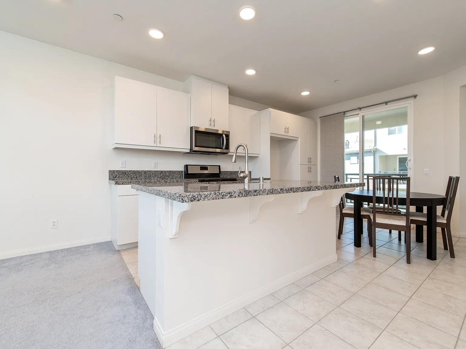 3 bed, 2.5 bath, 1542 sqft, $3,200 — Photo 4