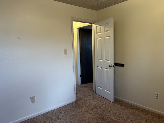 2nd image of 3-4407 Parkview Dr #3