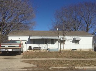 1013 N Redwood Dr, Independence, MO 64056