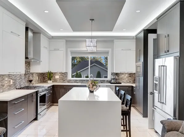 3474 Gislason Ave, Coquitlam, BC V3B 3H7