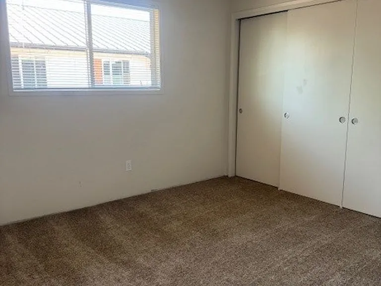 3440 Hawthorne Ave NE — Photo 8
