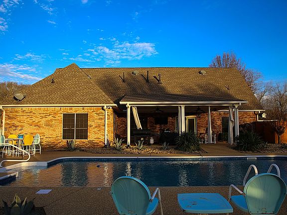 3rd image of 137 Garden Park Dr
