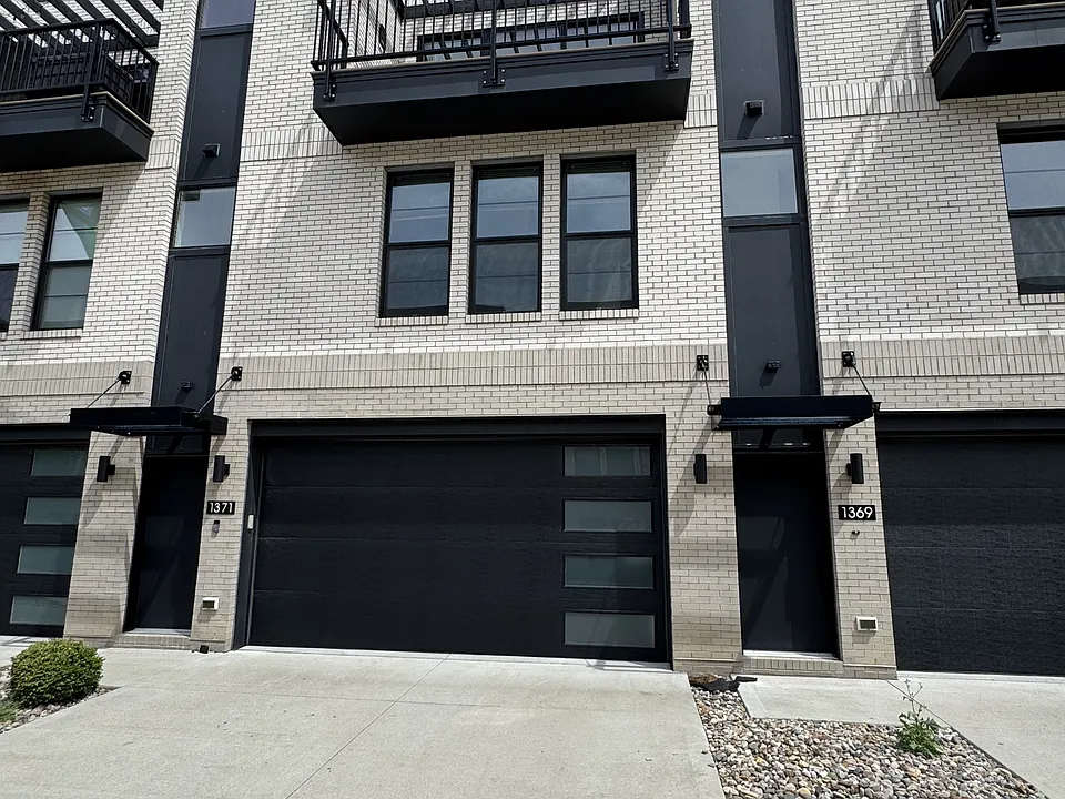 1371 Keosauqua Way #1