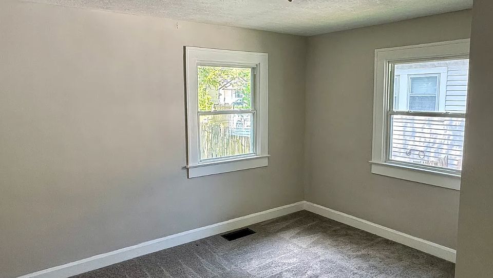 2nd image of 1308 Congress Ave