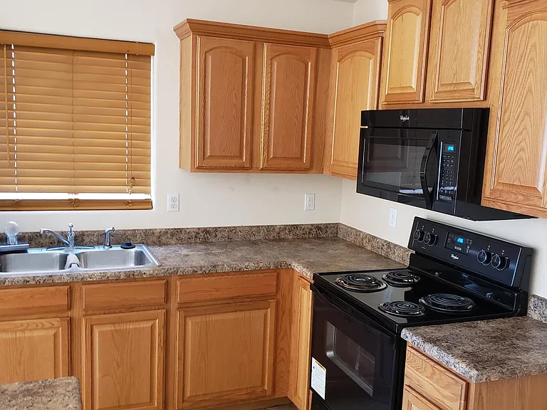 36455 W Alhambra St — Photo 10