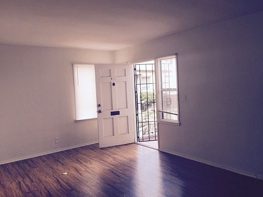 4th image of 12034 Magnolia Blvd