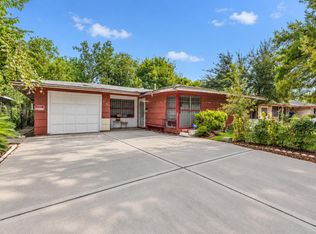 6051 Willow Glen Dr, Houston, TX 77033