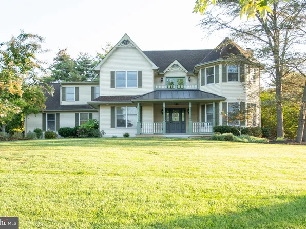 97 Quaker Dr, Newtown, PA 18940