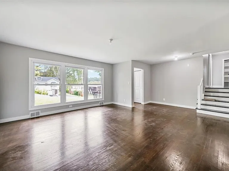 3 Mid Oaks Dr — Photo 2