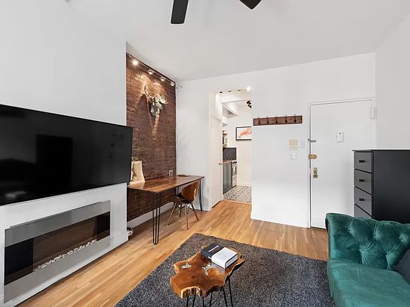 3rd image of 419 E 78th St APT 3A