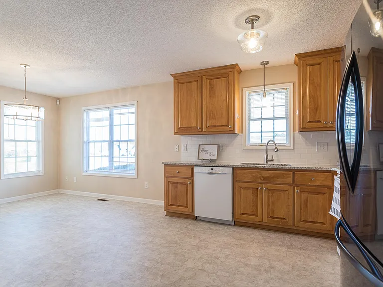 60 Blairwood Dr — Photo 14