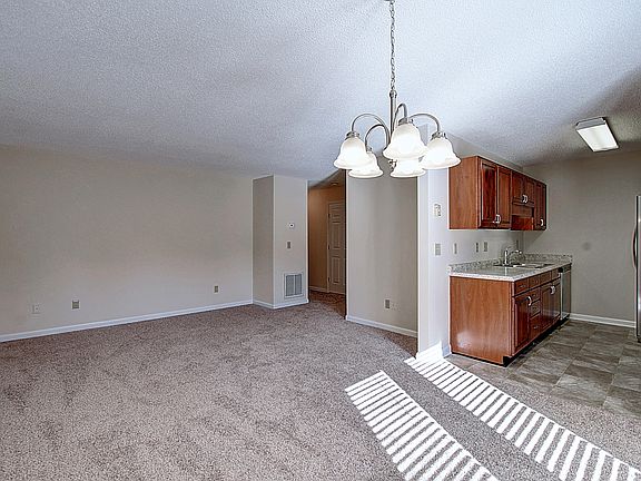 5th image of 104 Cambridgeshire Ct #104