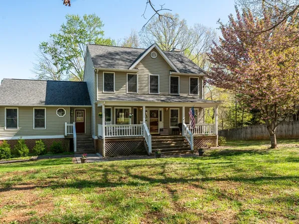 1029 Steeplechase Dr, Evington, VA 24550