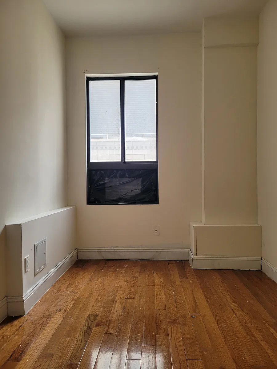 Building Photo - 300 W 49th St #509