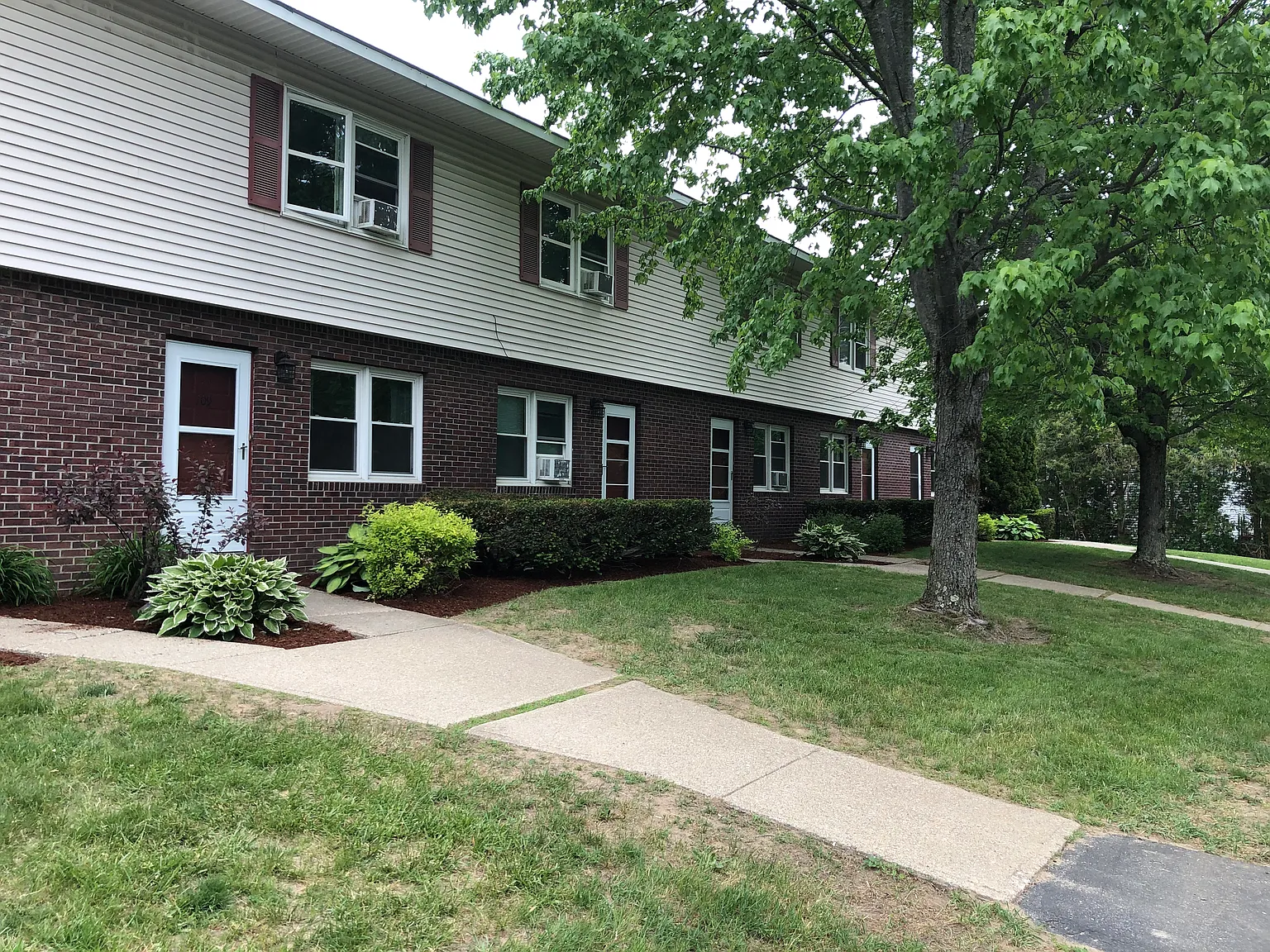 2 bed, 850 sqft, $1,550 — Photo 2