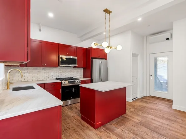 4 Sargent St APT 1, Dorchester, MA 02125