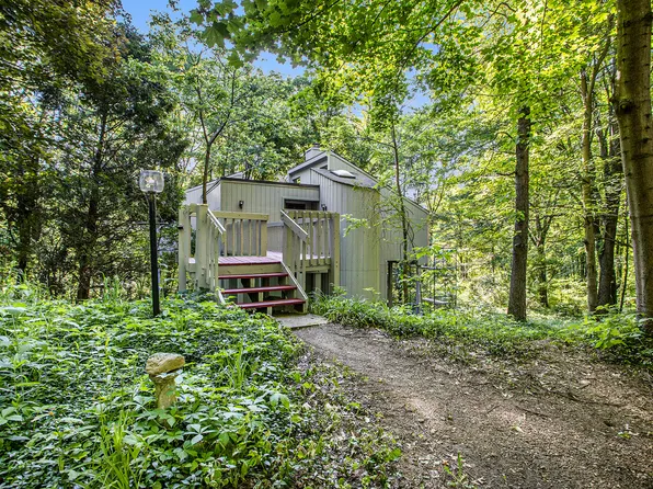5639 W Guernsey Lake Rd, Delton, MI 49046