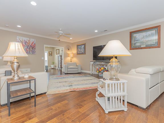 4th image of 5023 Paddock Dr