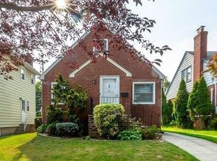 4 Curtis Pl, Lynbrook, NY 11563