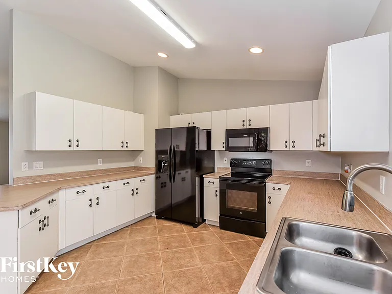 3736 SW Santa Barbara Pl — Photo 6