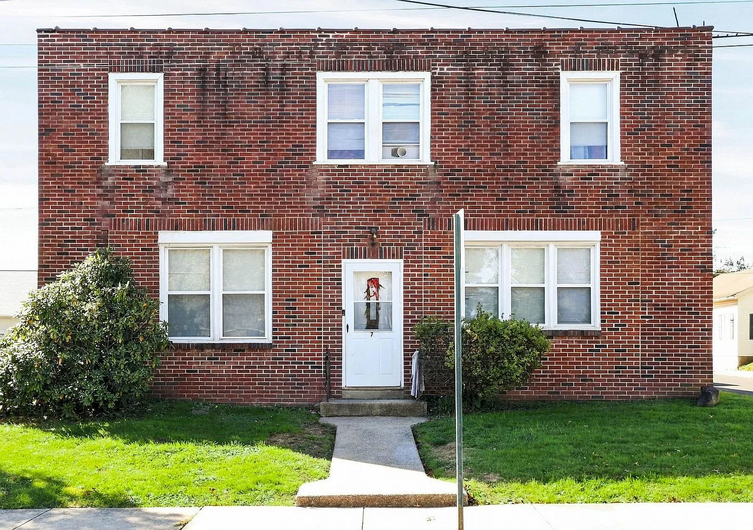 198 N Washington - Brick — Photo 1