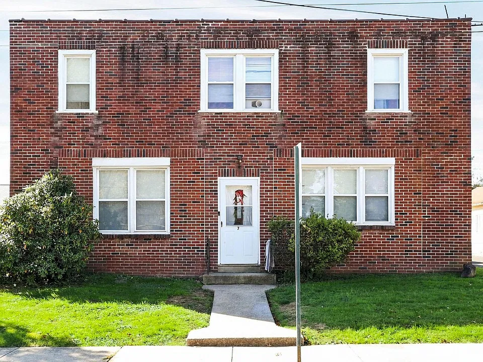 198 N Washington - Brick