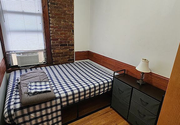 4th image of 424 E 13th St #45