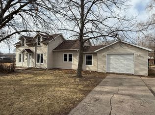 1806 N Broadwell Ave, Grand Island, NE 68803