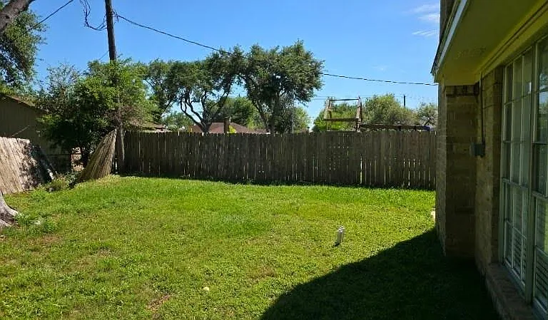 3223 Cedarmont Dr — Photo 17