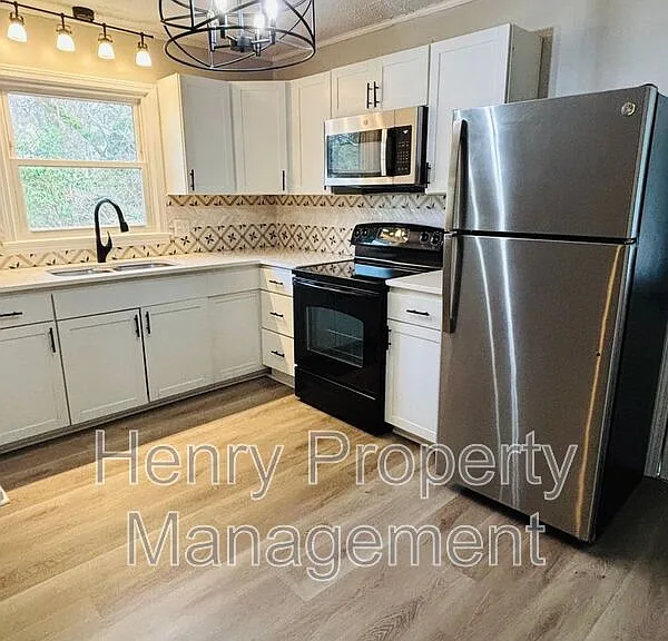 1122 Drew St — Photo 4