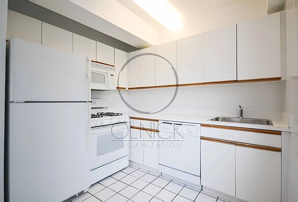 Rented by Olnick Organization | media 31